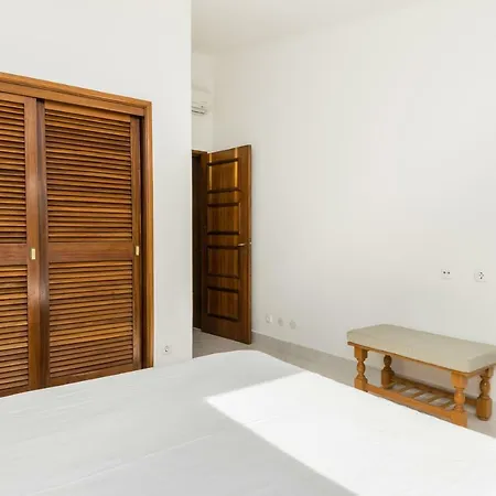 Great S.rafael Aprt. Walking Distance To The