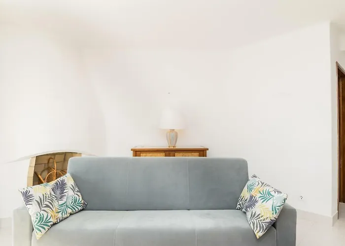 Great S.rafael Aprt. Walking Distance To The Apartman